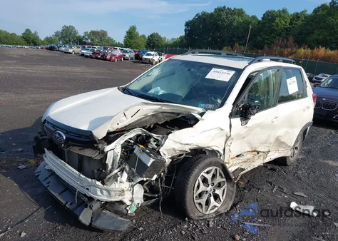 2022 Subaru Forester Premium z USA, uszkodzony, nr VIN JF2SKADC0NH476109